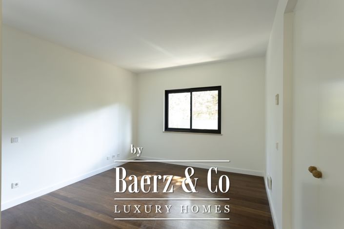 Image No.25-4 Bed House for sale