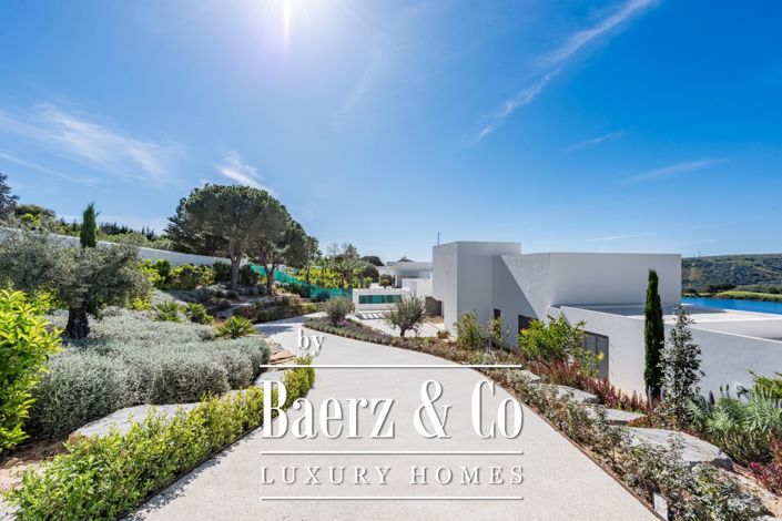 Image No.1-5 Bed Villa for sale