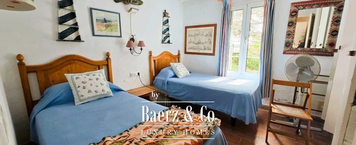 Image No.10-5 Bed Property for sale