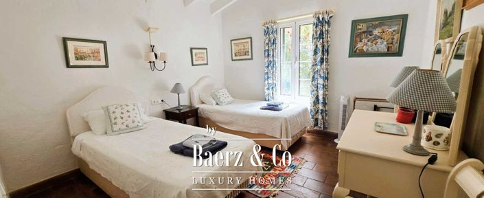 Image No.12-5 Bed Property for sale