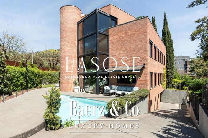 Image No.1-5 Bed Property for sale