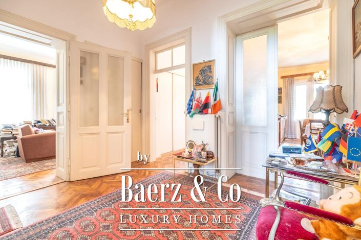 Image No.1-6 Bed Townhouse for sale