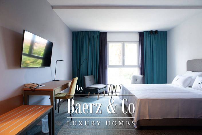Image No.1-20 Bed House for sale