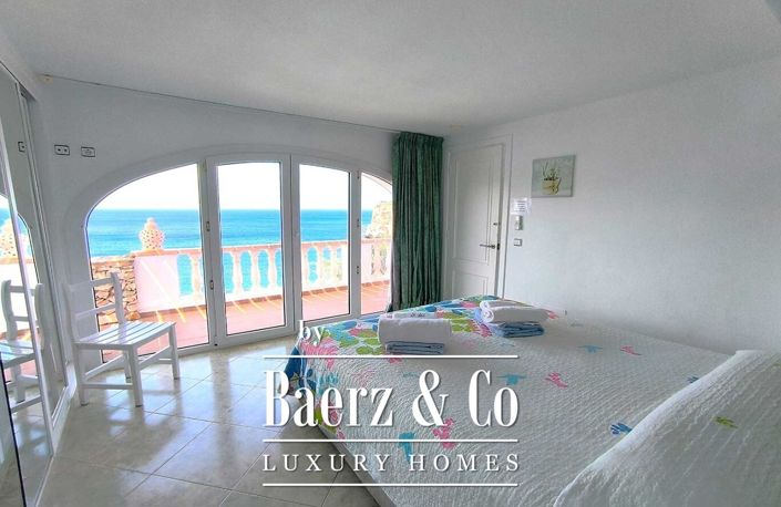 Image No.17-5 Bed Property for sale