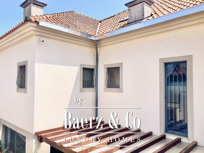 Image No.1-6 Bed Villa for sale