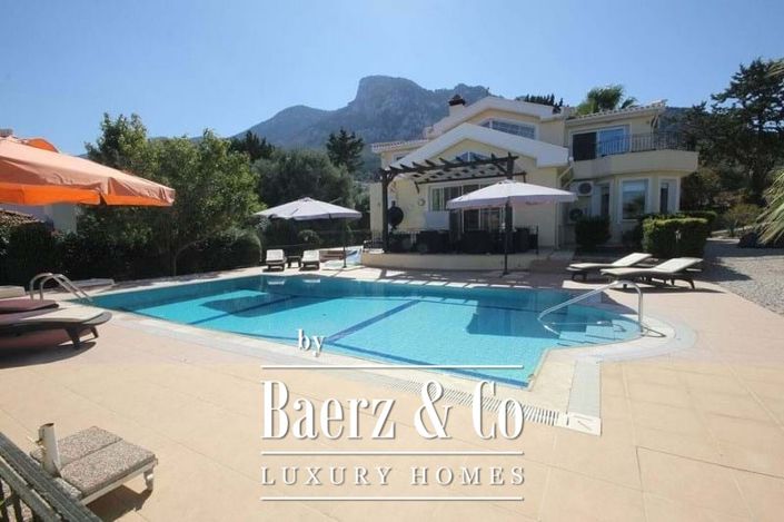Image No.1-3 Bed Villa for sale