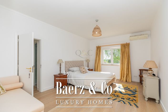 Image No.10-5 Bed Villa for sale