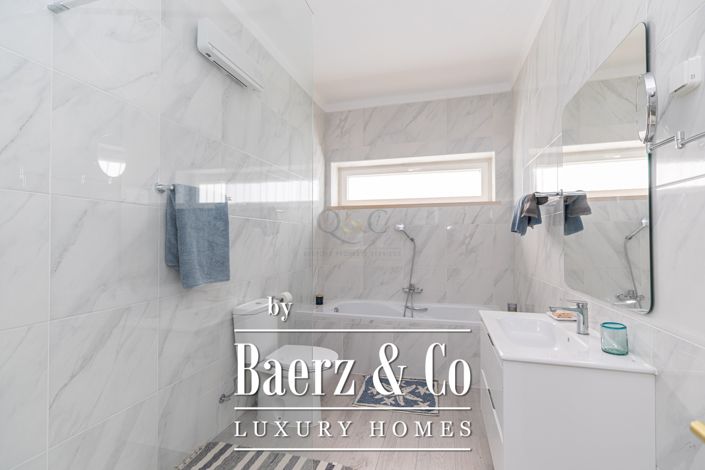 Image No.11-5 Bed Villa for sale