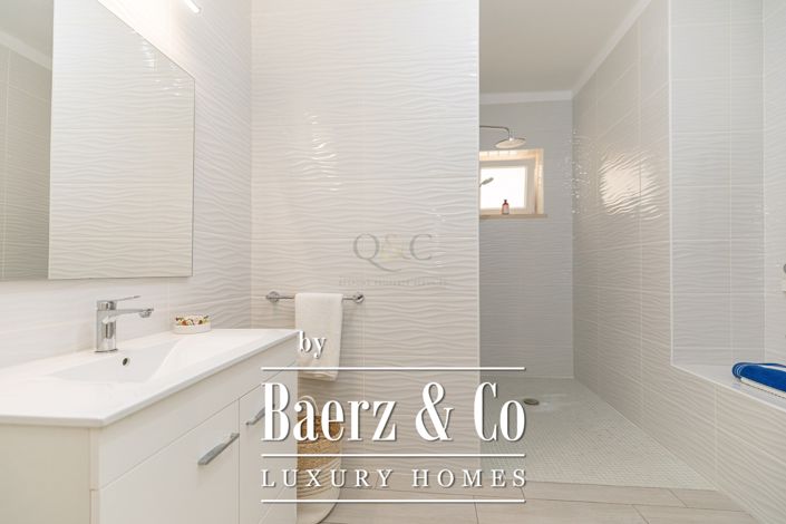 Image No.26-5 Bed Villa for sale