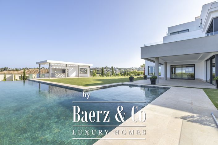 Image No.1-8 Bed Villa for sale