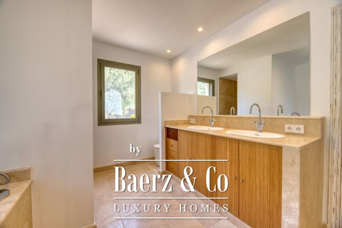 Image No.20-5 Bed Villa for sale