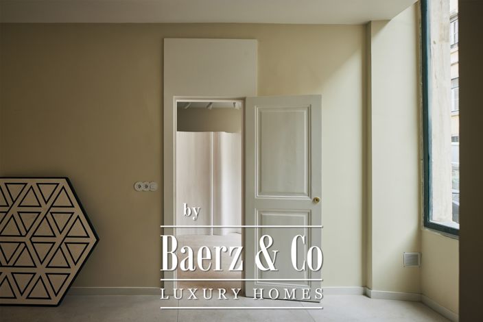 Image No.18-6 Bed House for sale