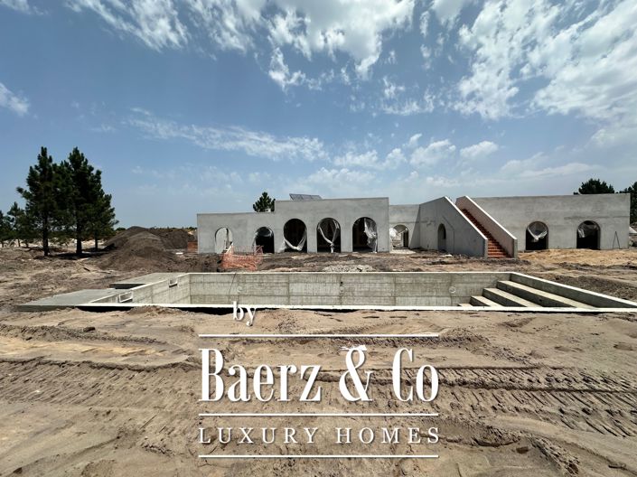 Image No.1-4 Bed House for sale