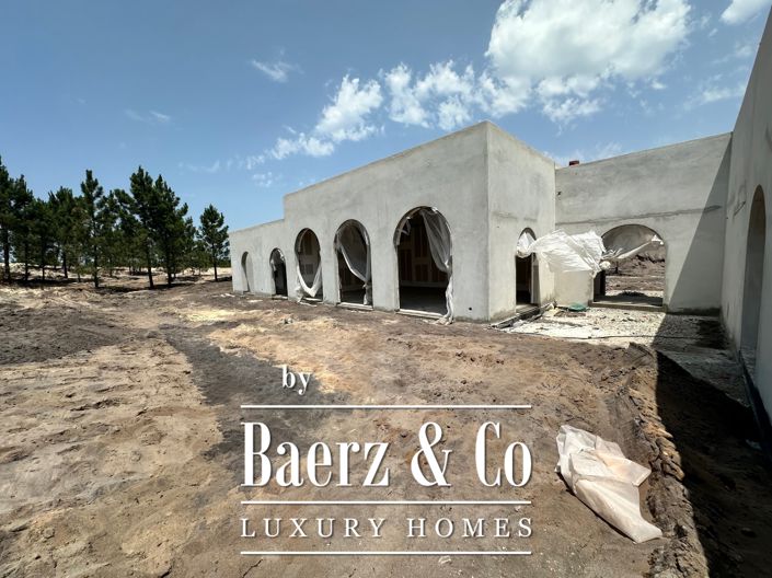 Image No.8-4 Bed House for sale