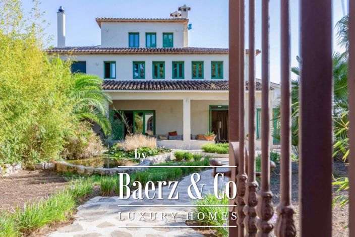 Image No.1-6 Bed Hotel for sale