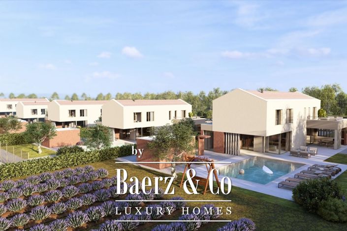 Image No.1-4 Bed Villa for sale