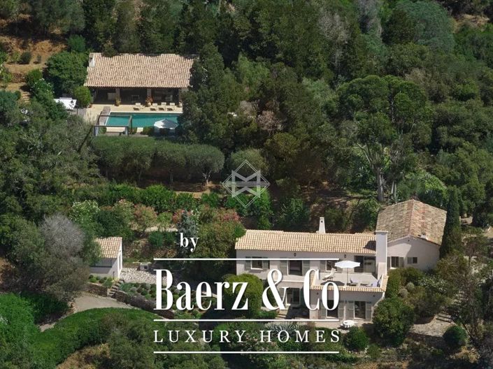 Image No.1-8 Bed Villa for sale