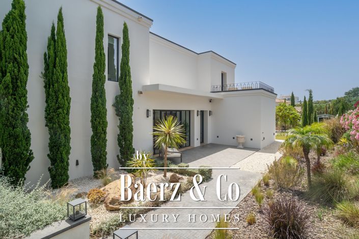 Image No.1-6 Bed Villa for sale
