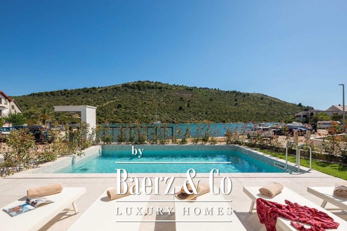 Image No.1-4 Bed Villa for sale