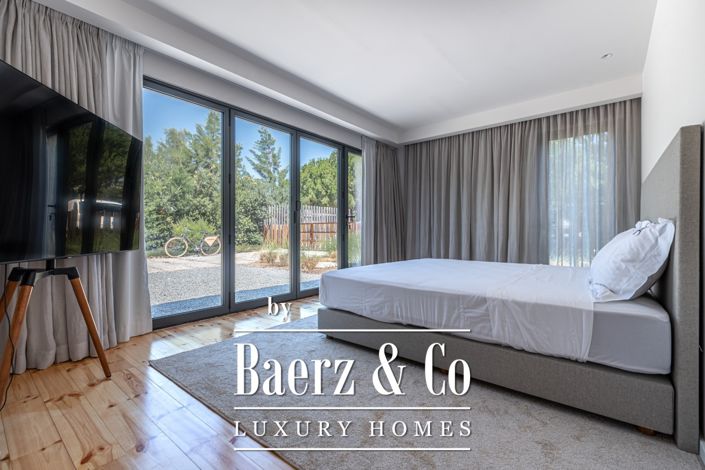 Image No.18-4 Bed House for sale