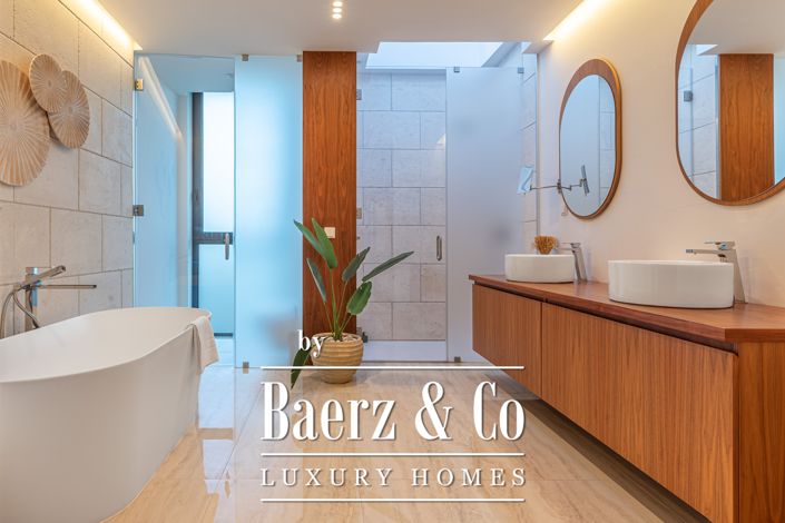 Image No.28-4 Bed House for sale