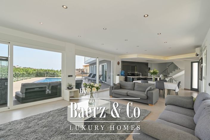 Image No.38-5 Bed Villa for sale