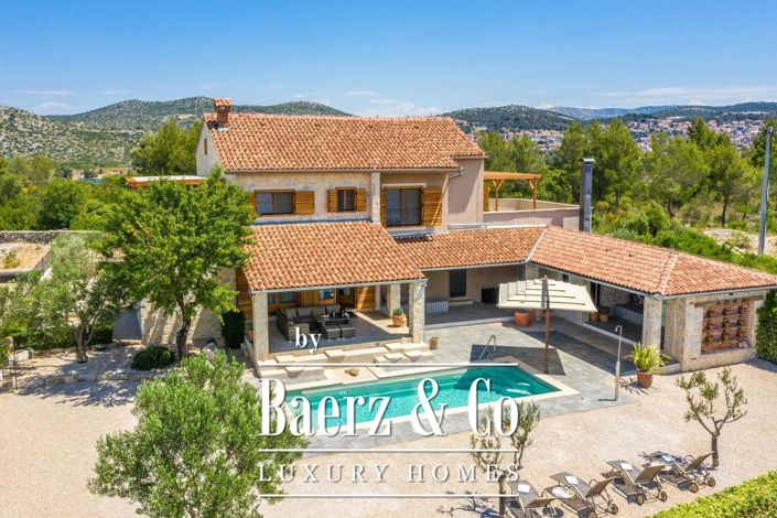 Image No.1-4 Bed Villa for sale