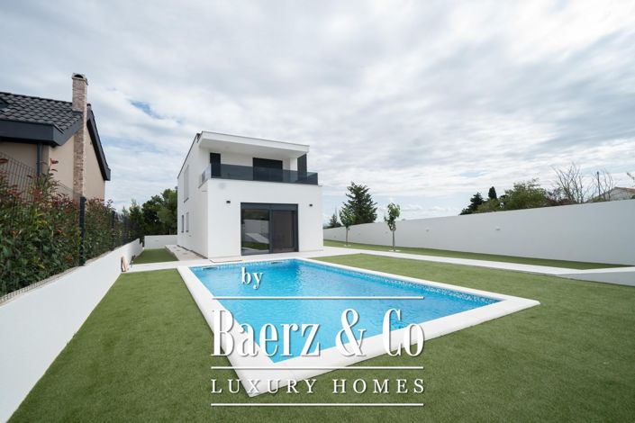 Image No.1-3 Bed Townhouse for sale