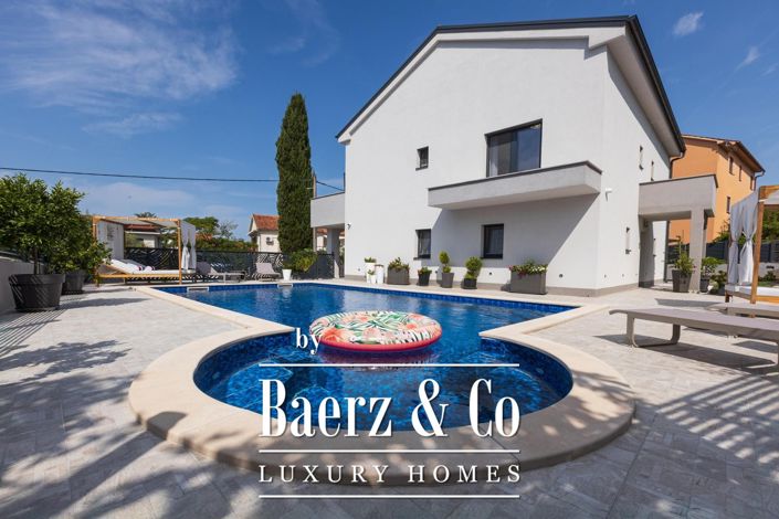 Image No.1-5 Bed Townhouse for sale