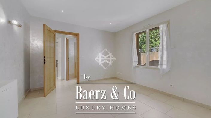 Image No.10-6 Bed Villa for sale