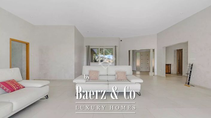 Image No.8-6 Bed Villa for sale