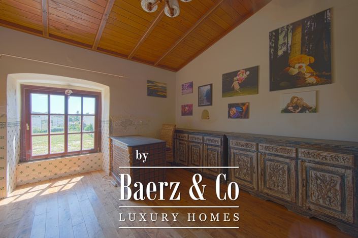 Image No.10-19 Bed Property for sale