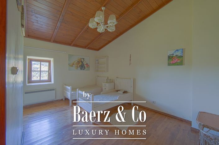 Image No.11-19 Bed Property for sale