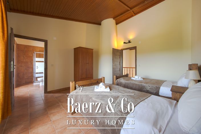 Image No.18-19 Bed Property for sale