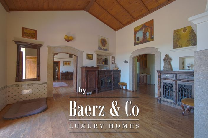 Image No.2-19 Bed Property for sale