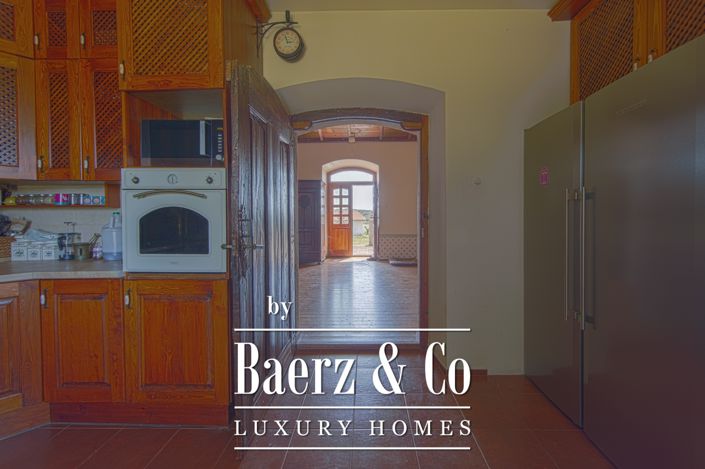 Image No.20-19 Bed Property for sale