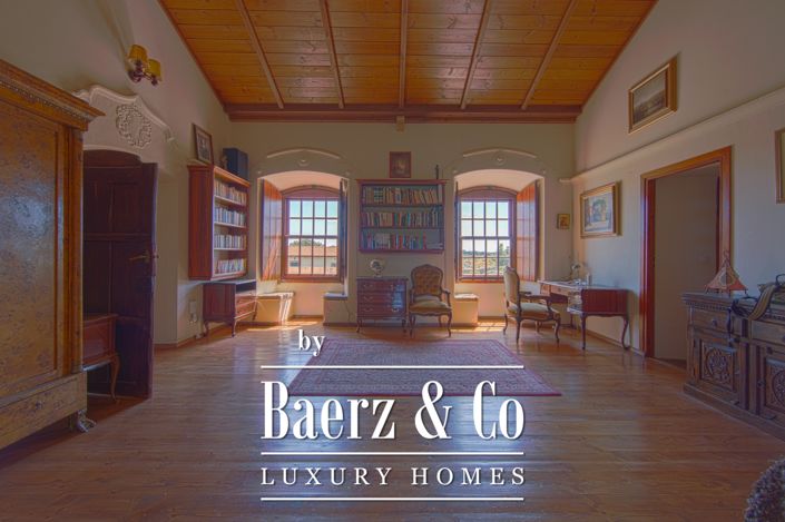 Image No.5-19 Bed Property for sale