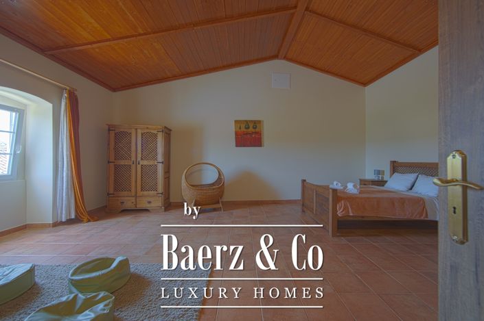 Image No.7-19 Bed Property for sale