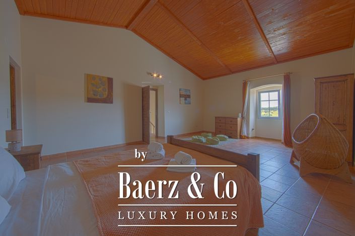 Image No.8-19 Bed Property for sale