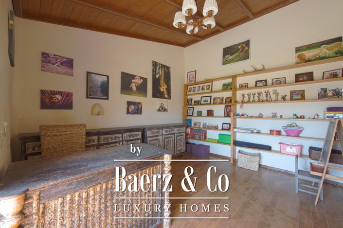 Image No.9-19 Bed Property for sale