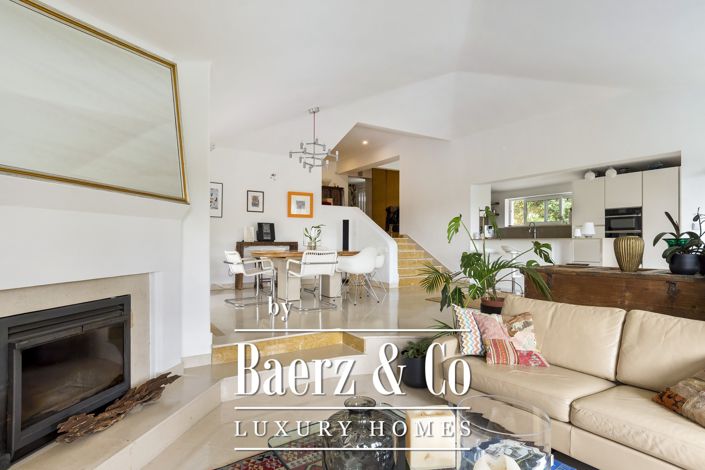 Image No.8-5 Bed House for sale