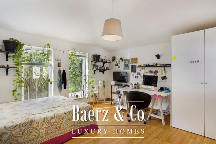 Image No.9-5 Bed House for sale