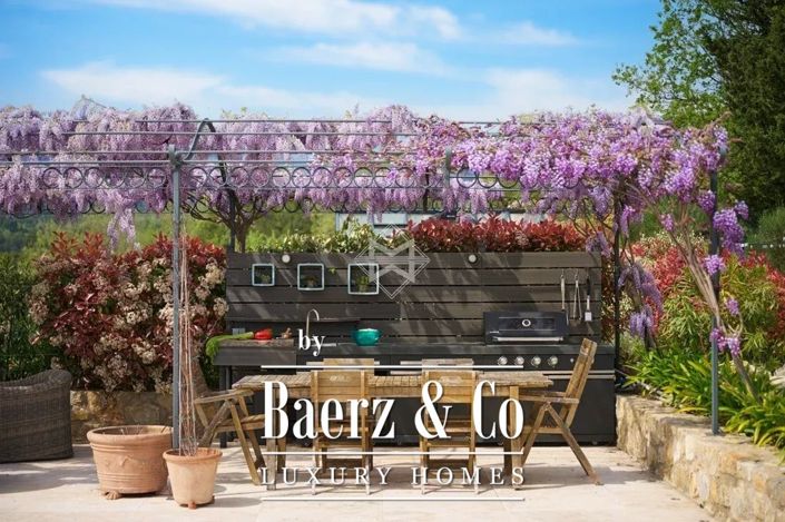 Image No.5-5 Bed Property for sale