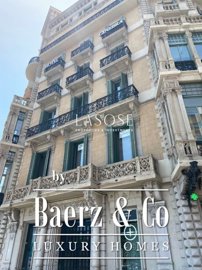 1 - Barcelona, Propriété