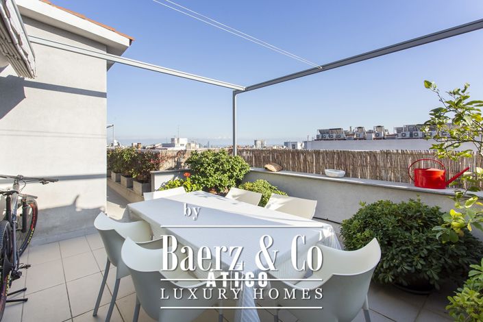 Image No.1-4 Bed Property for sale