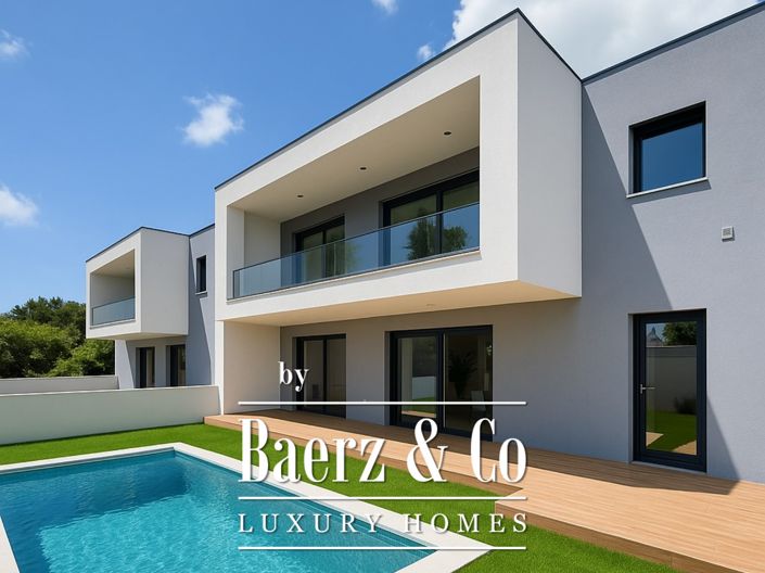 Image No.1-4 Bed House for sale