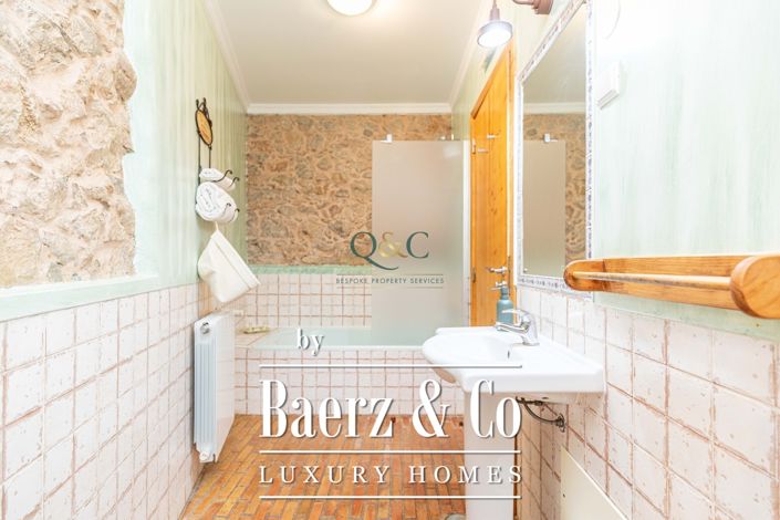 Image No.25-9 Bed Farmhouse for sale