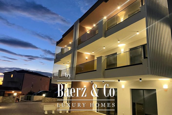 Image No.1-4 Bed Property for sale