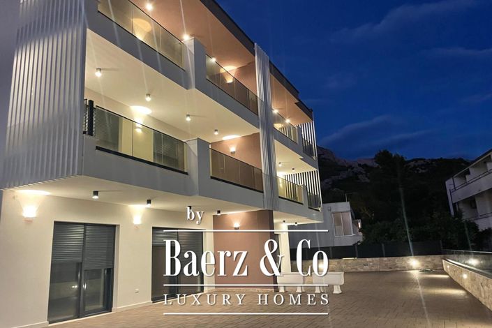 Image No.1-4 Bed Property for sale