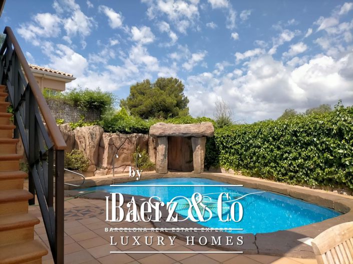 Image No.1-5 Bed Property for sale